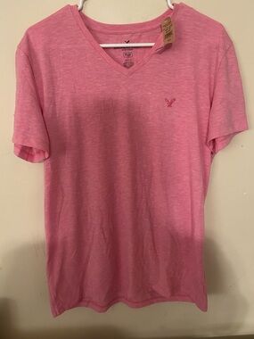 Pink men’s American eagle flex v neck size medium NWT